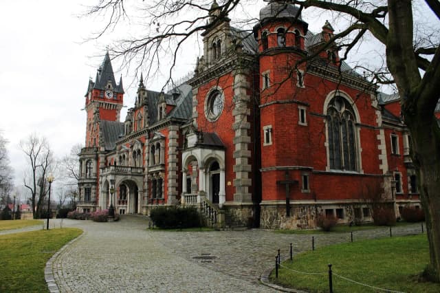Najlepsze atrakcje w Pławniowicach - co warto zobaczyć i zwiedzić